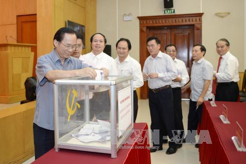 Lãnh đạo Đảng, Quốc hội quyên góp ủng hộ đồng bào bị thiệt hại bởi bão số 10 ảnh 2